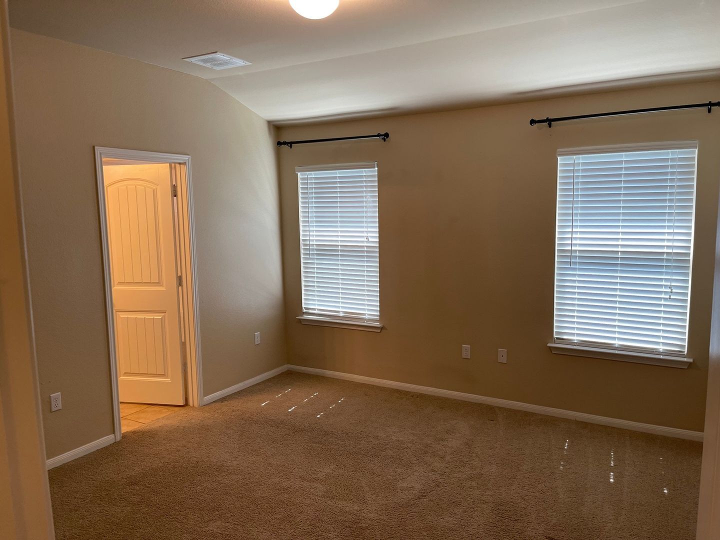 Building Photo - 1413 Blake St