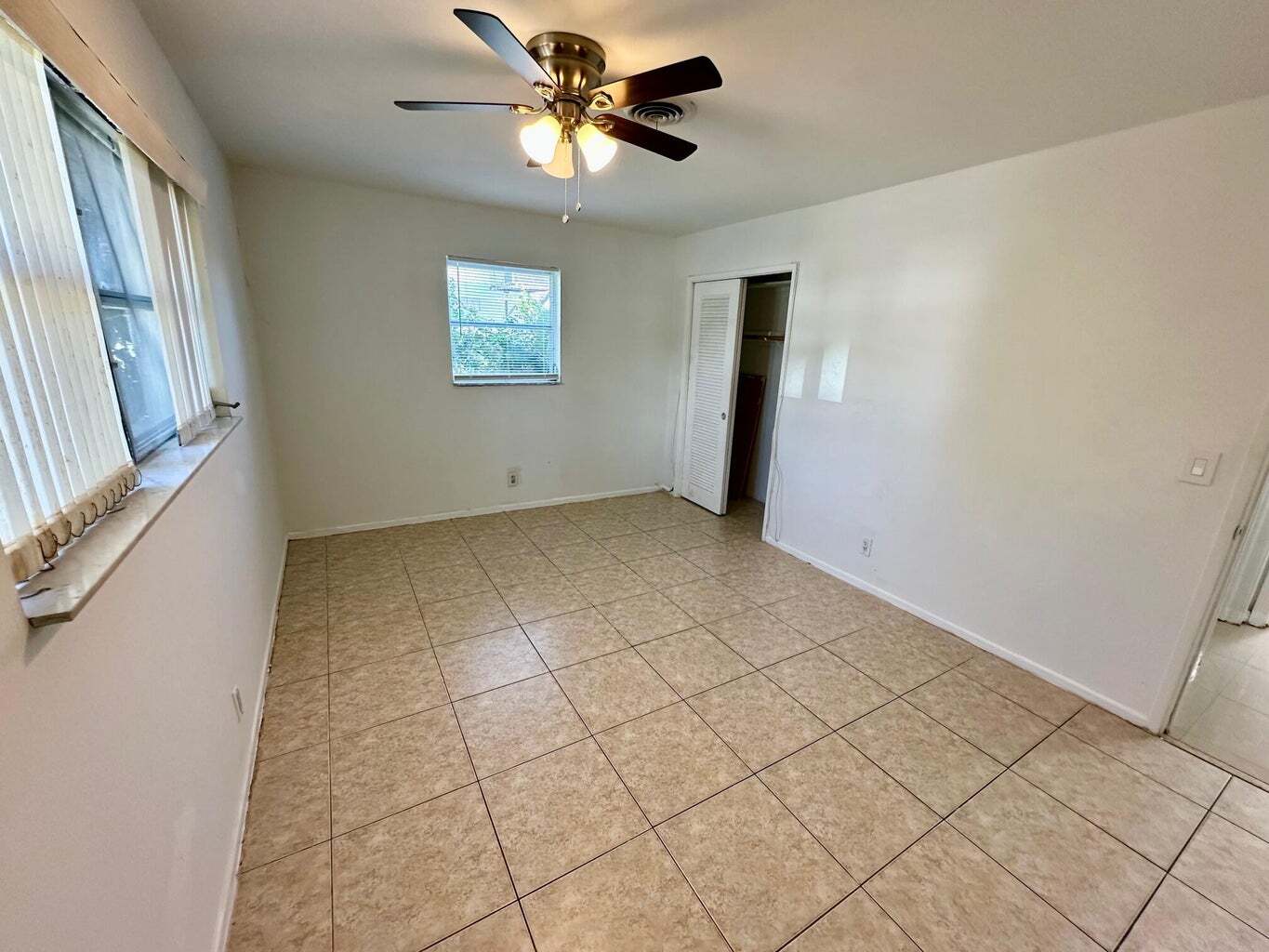 Building Photo - 308 SE 12th St