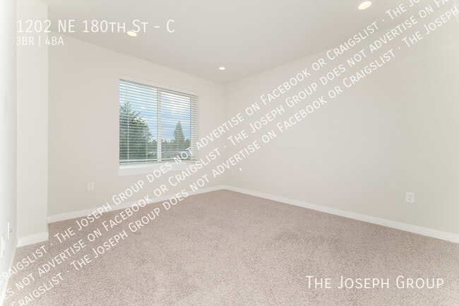 Building Photo - 1202 NE 180th St