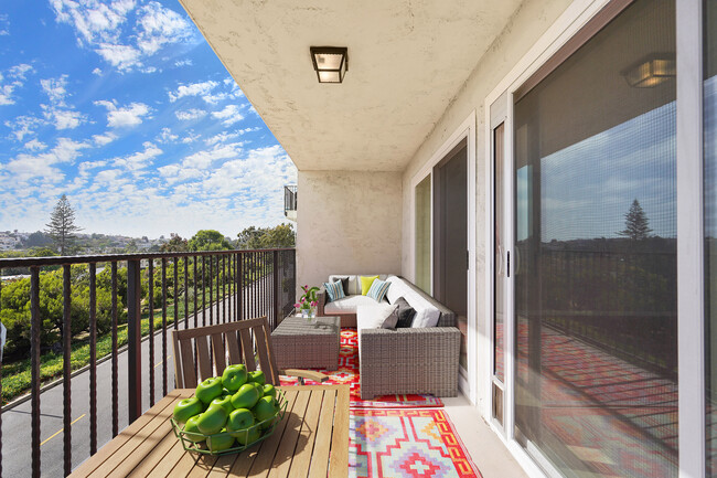 Balcony with BBQ - 1720 Ardmore Ave