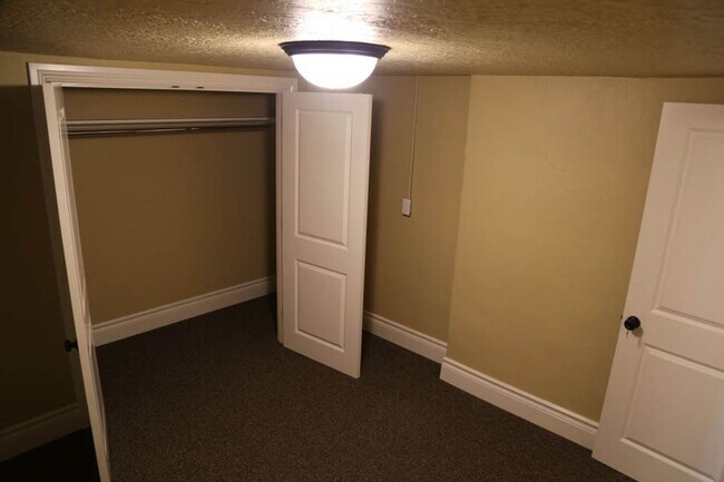 Building Photo - 685SEVera