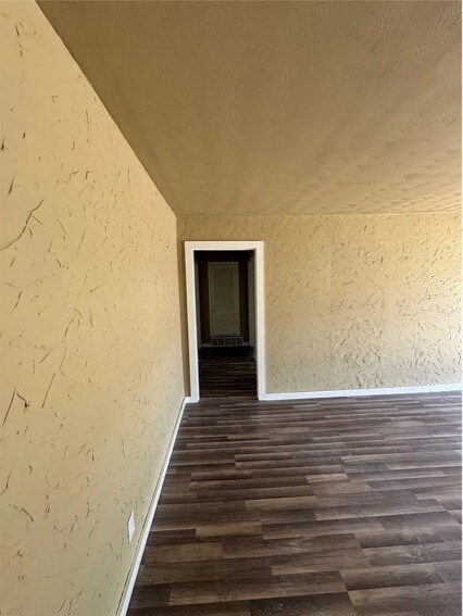 Building Photo - 400 S Vicks St