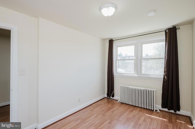 Building Photo - 317 Arden Rd W