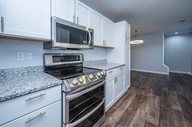 Building Photo - **COMPLETLEY RENOVATED** 4 Bed, 3 Bath Home In Summerville!!