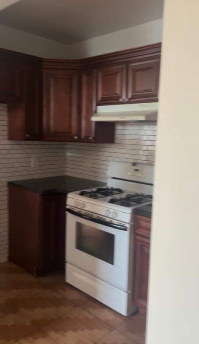 Building Photo - 12307 Jamaica Ave