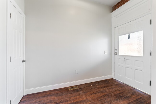 Building Photo - 307 Taylor Ave
