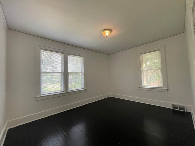 Building Photo - 4708 Lakewood St