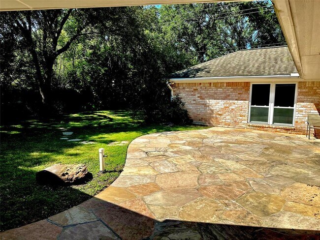 Building Photo - 3007 Broadmoor Dr