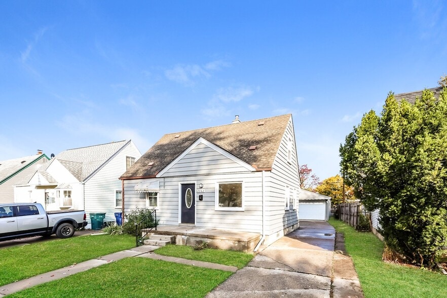 Building Photo - 2062 Champaign Rd