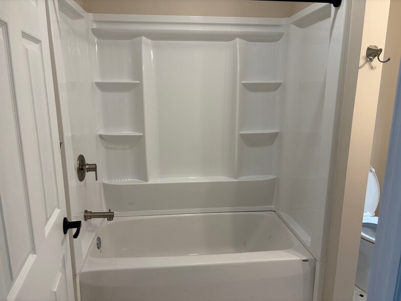 Building Photo - 905 N Orange St