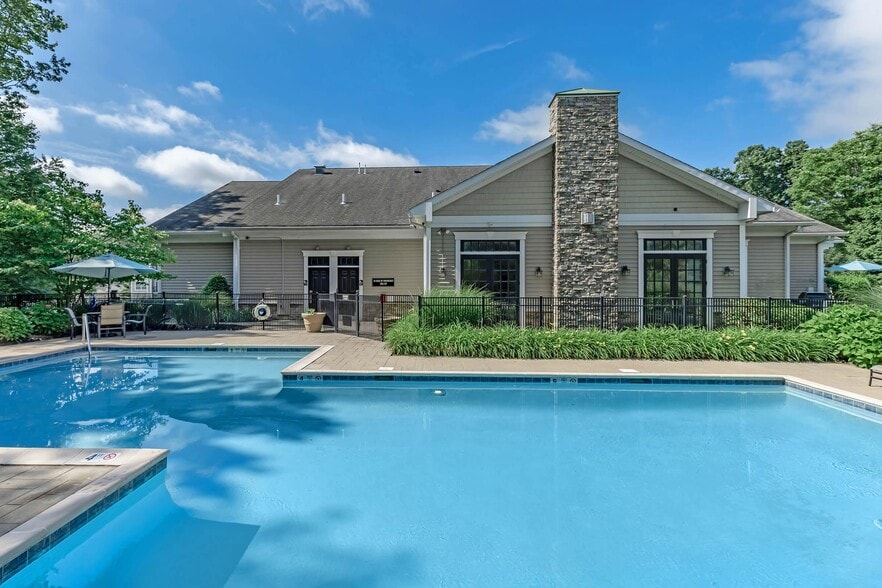 TAKE A DIP IN OUR SHIMMERING POOL - Vintage at the Grove fka Manchester Tolland
