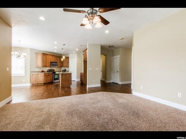 Building Photo - Beautiful 4 Bd 2.5 Bath Home in Sandy