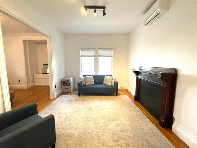 Building Photo - 26 Clifford St