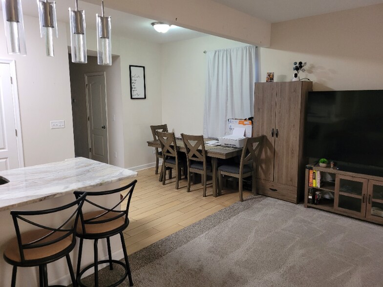 Building Photo - 327 Webster St