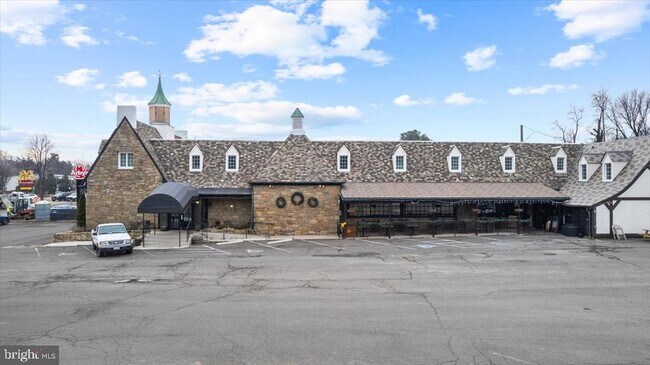 Building Photo - 380 Broadview Ave