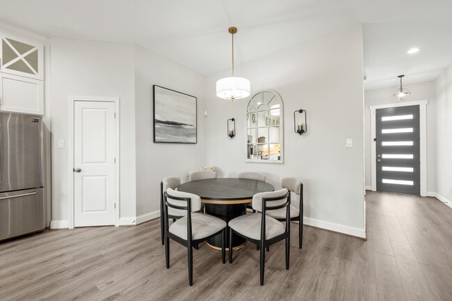 Building Photo - 7805 Pebble Beach Dr