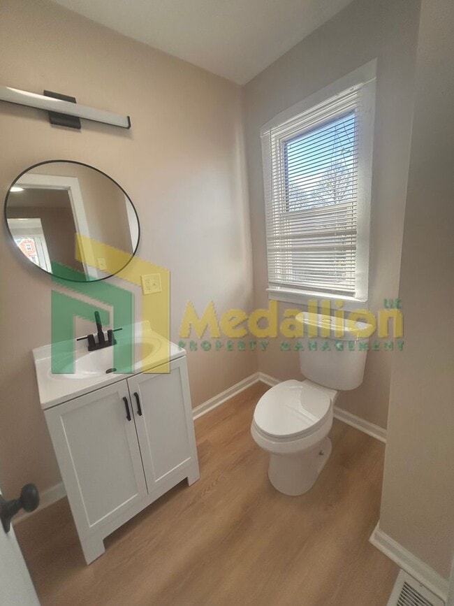 Building Photo - Spacious 1-Bedroom Single-Family Home with Large Fenced Yard