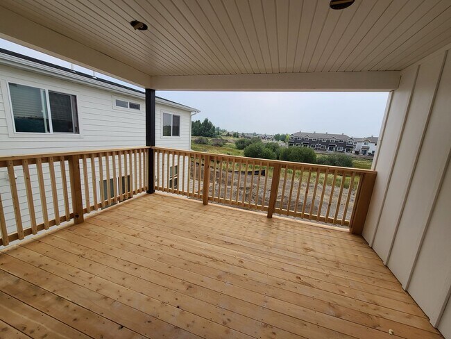 Building Photo - *** Recently built & Dog Friendly *** 3 Bed 2.5 Bath Townhouse