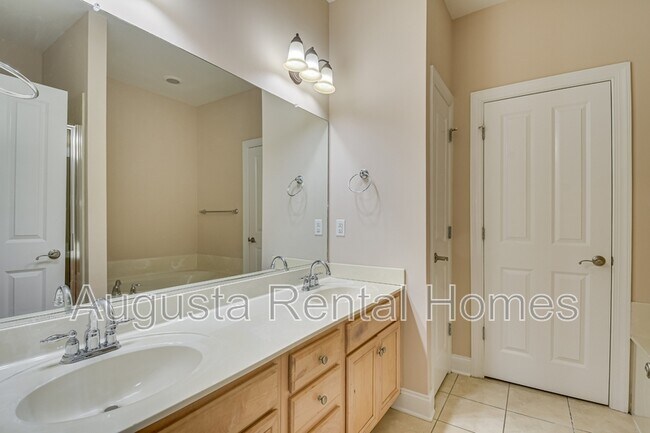 Building Photo - 200 Kline St NW