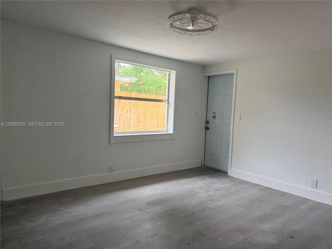 Building Photo - 650 SW 55th Ave