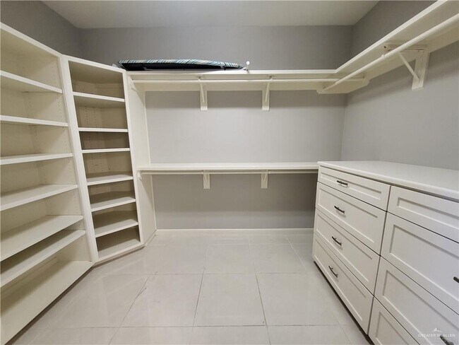 Building Photo - 1367 Garden Dr