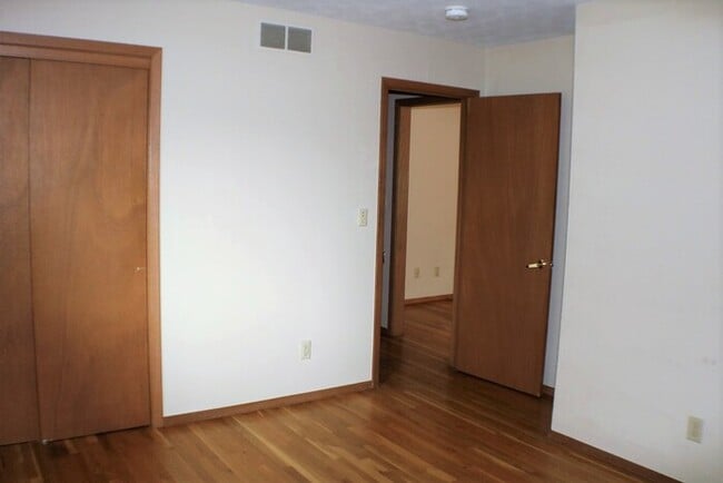 Building Photo - $2,200 | 4 Bedroom, 2 Bathroom House | No ...