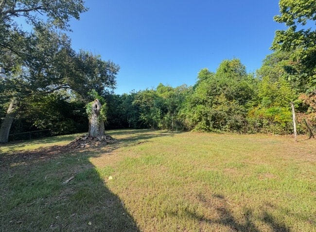 Building Photo - 1002 Barnhill St