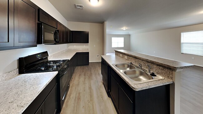 Building Photo - A Very Nice 3 Bedroom 2 Bath Home in Yukon Schools