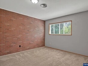 Building Photo - 3230 NW Norwood Dr