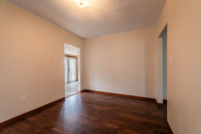 Building Photo - 224 N Vance Dr