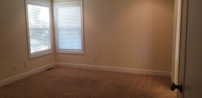 Building Photo - Charming 3 bedroom, 2 bath in Columbia Falls