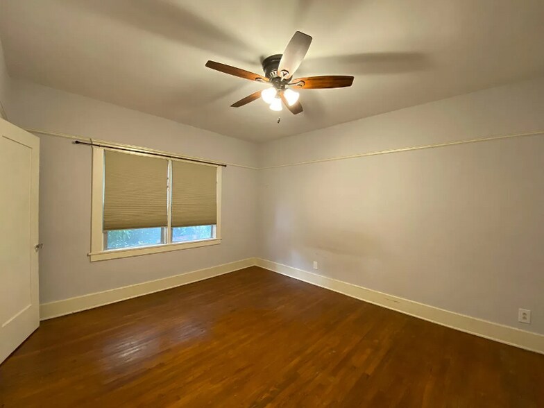 Building Photo - 2306 Beachwood Dr