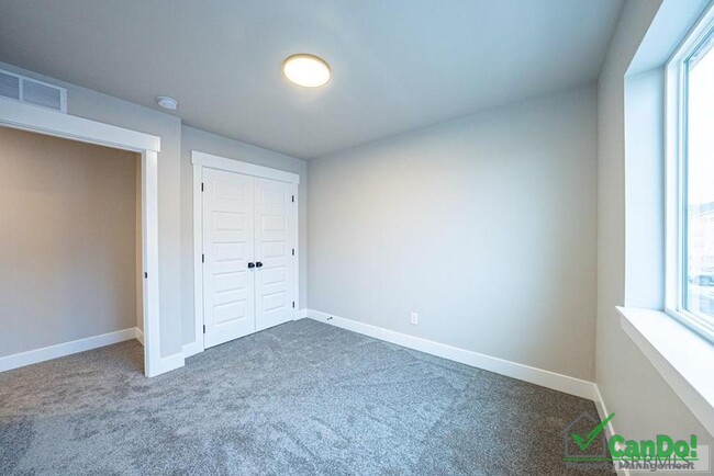 Building Photo - BEAUTIFUL 4 BEDROOM TOWNHOME for rent in A...