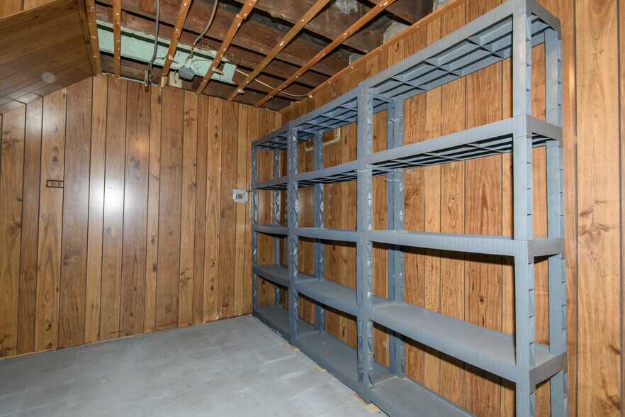 Building Photo - 2028 S 85th St