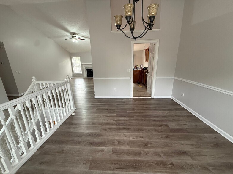 Building Photo - 5600 Sugar Crossing Dr