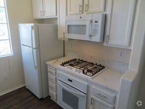 Building Photo - Two Bedroom, Two Bath Condo in Mira Mesa