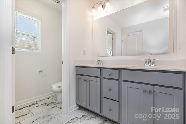 Building Photo - 3160 Lilac Grove Dr
