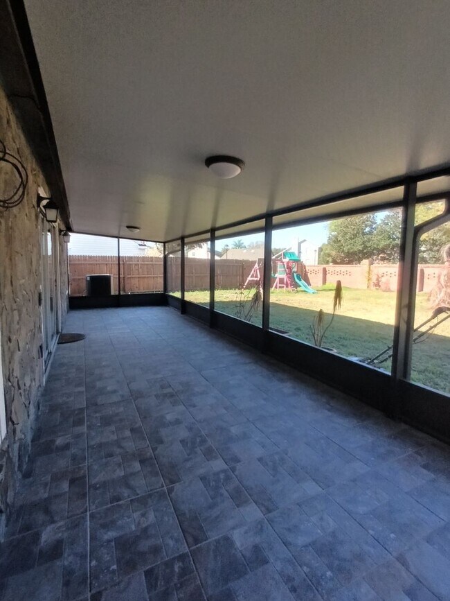 Building Photo - 2 Bed / 2 Bath Single Family for Rent in Oviedo, FL