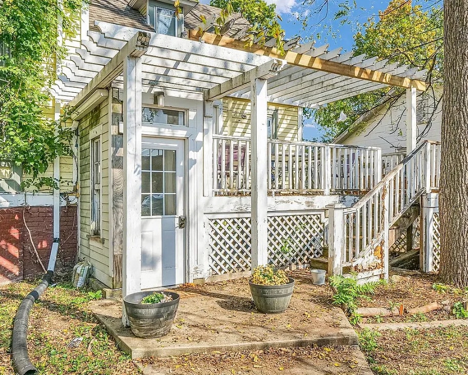 Deck - 104 N Central Ave