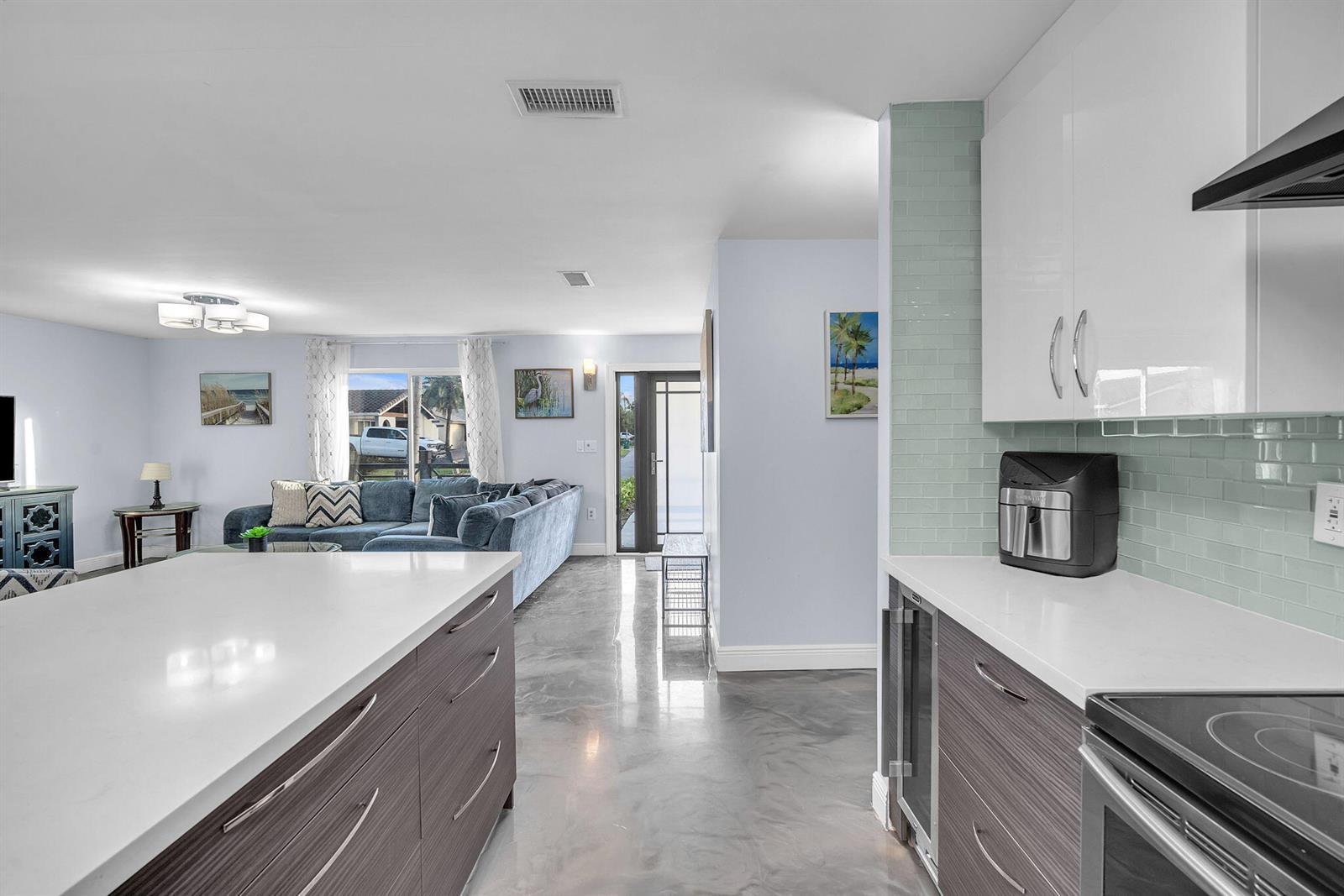 Building Photo - 4400 SW 37th Ave