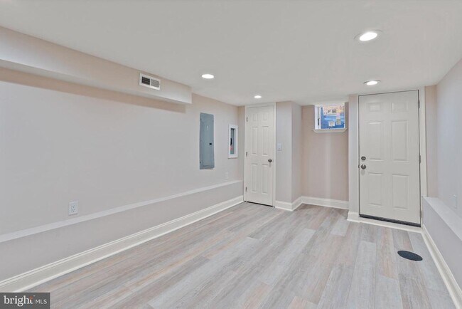 Building Photo - 919 Stiles St