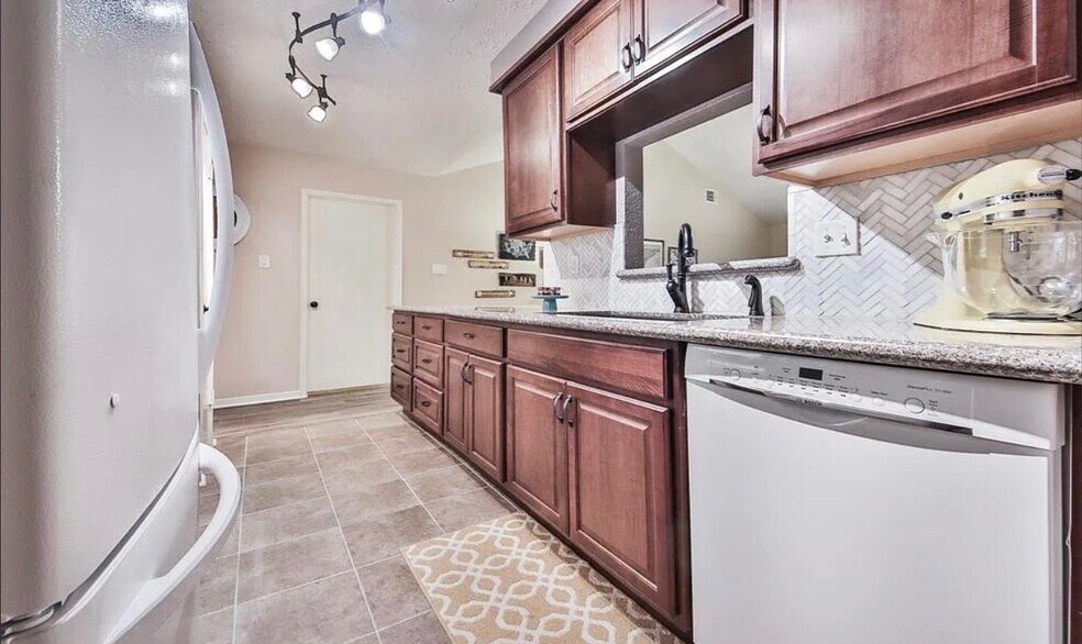 Building Photo - 22822 Capitol Landing Ln
