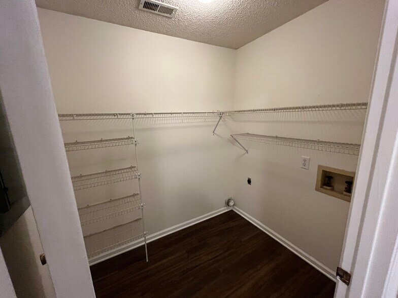 Building Photo - 1319 Stratton Place Dr