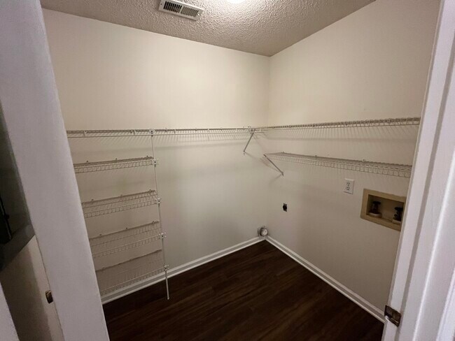 Building Photo - 1319 Stratton Place Dr