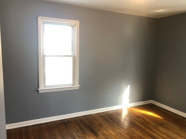 Building Photo - 3 BED 1 BATH IN BEAUTIFUL GARFIELD HEIGHTS!