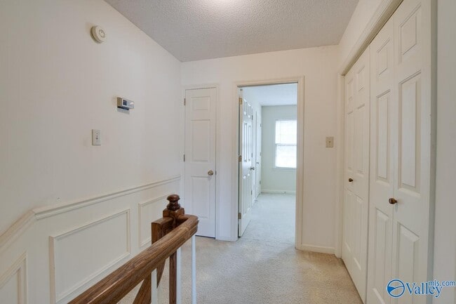 Building Photo - 1008 Heatherwood Dr SE
