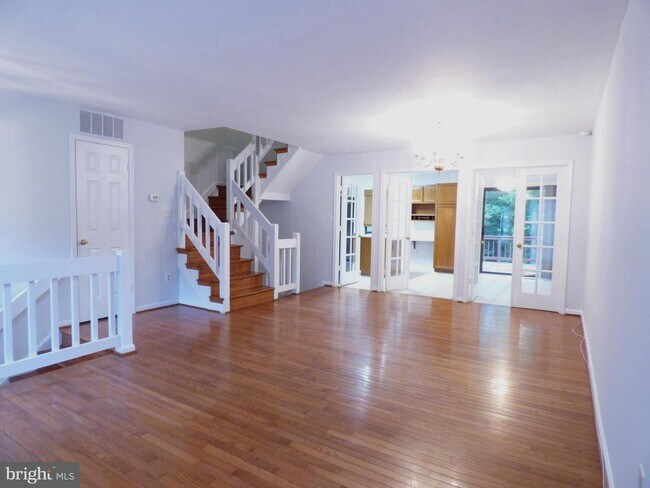 Building Photo - 6634 Westbury Oaks Ct