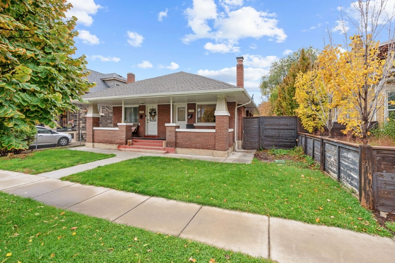 Building Photo - 1086 S Lk St