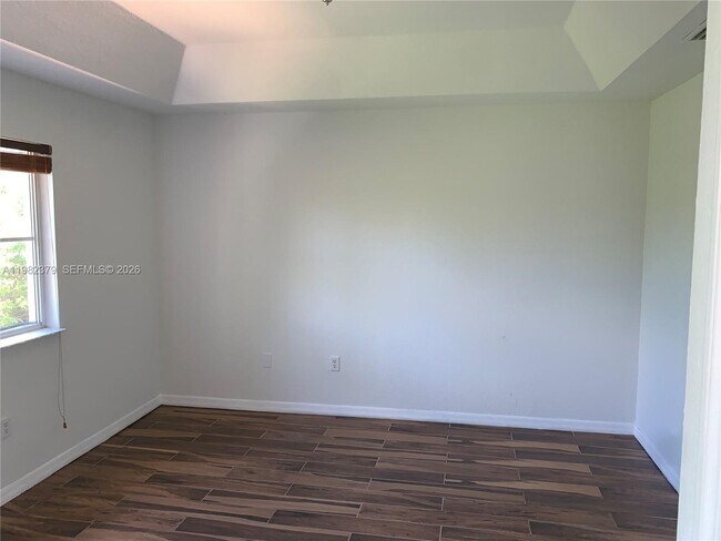 Building Photo - 3001 SE 17th Ave