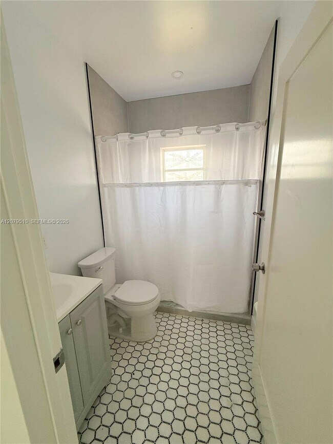 Building Photo - 1154 NW 34th Ave